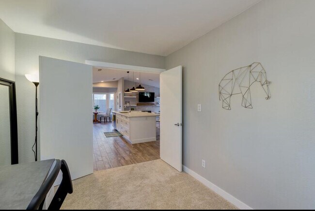 Building Photo - 6927 E Grandview Dr