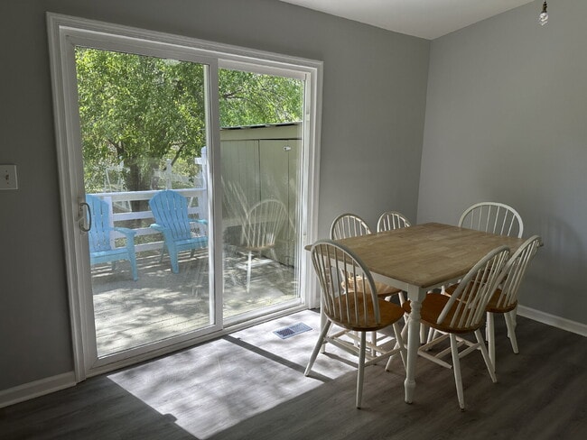 Building Photo - Charming 3-Bedroom 2-Bathroom Haven with F...