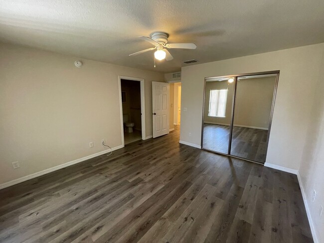 Building Photo - 2 Bedroom/2 Bathroom Apartment