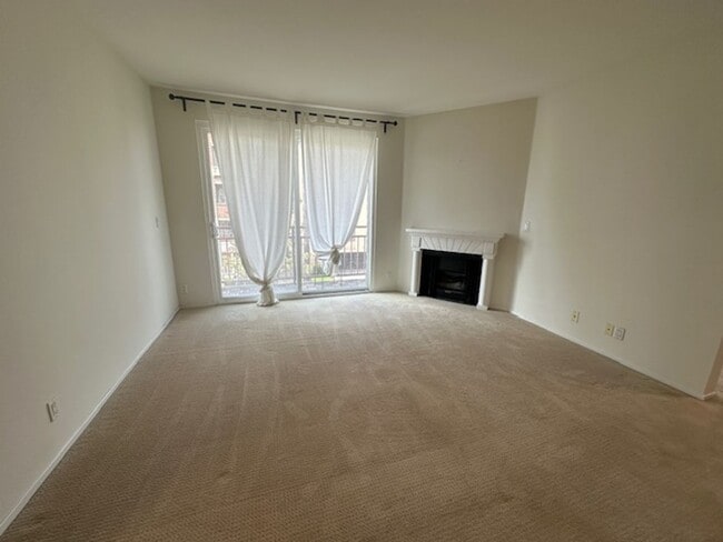 Building Photo - 620 S Gramercy Pl