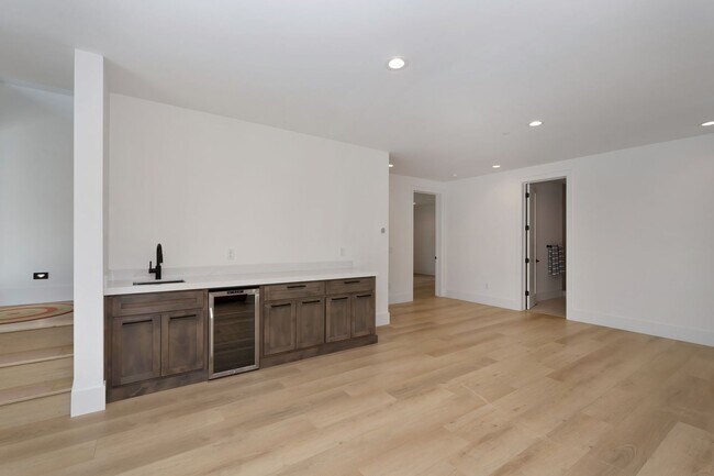 Building Photo - Waterfront 4 bed 4 bath 3,887 sq. ft.