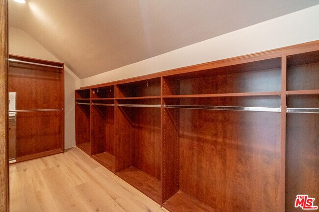Building Photo - 4220 Towhee Dr