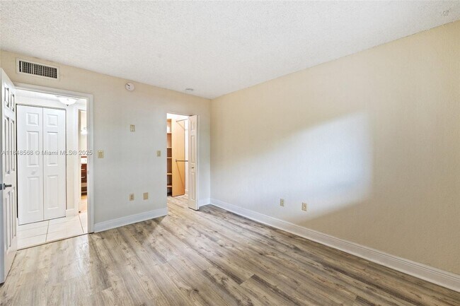 Building Photo - 13920 Lake Placid Ct