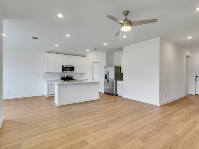 Building Photo - 9011 Serene Hvn Dr