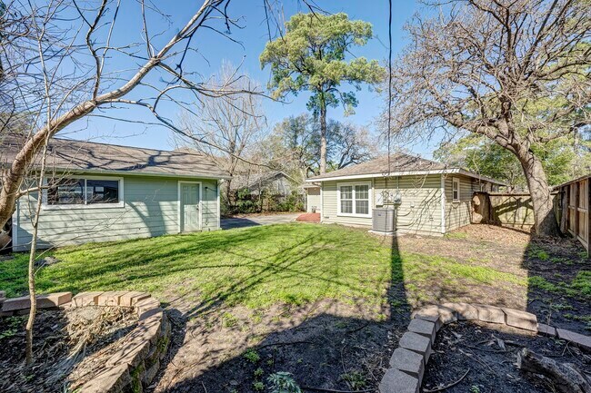 Building Photo - 1027 Althea Dr