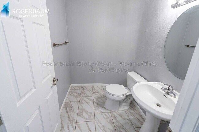 Building Photo - 4711 S Newport St