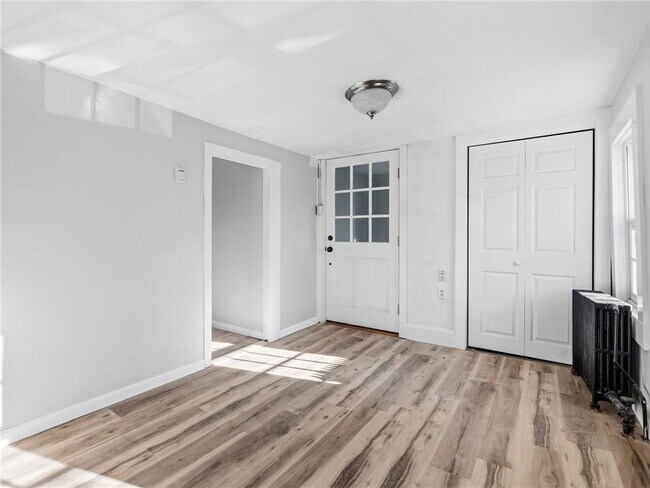 Building Photo - 1382 Hope St