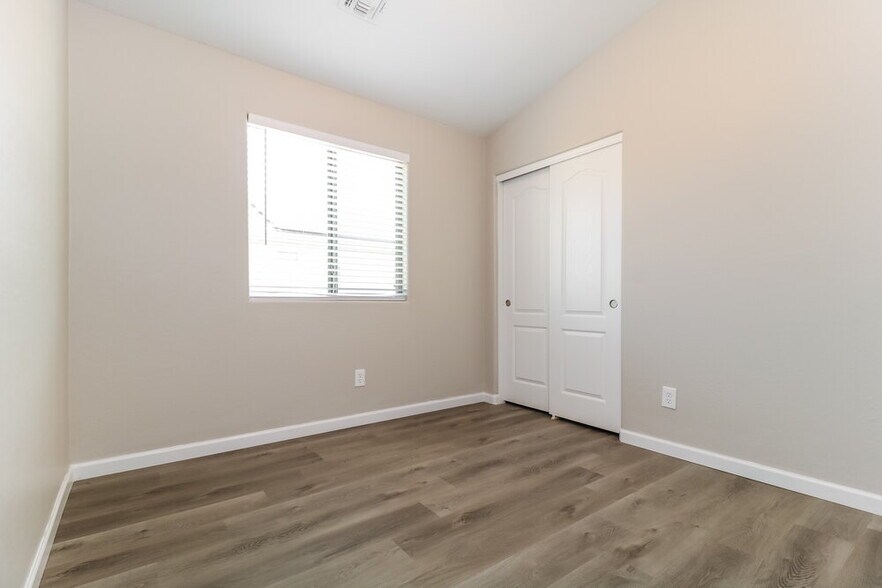 Building Photo - 5807 S 248th Ln