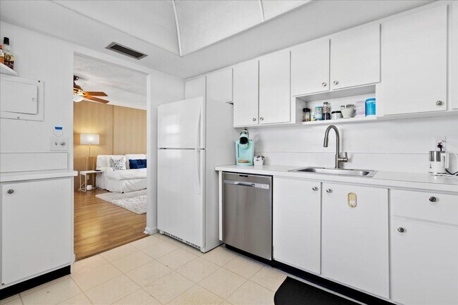 Building Photo - 1250 Sugar Sands Blvd