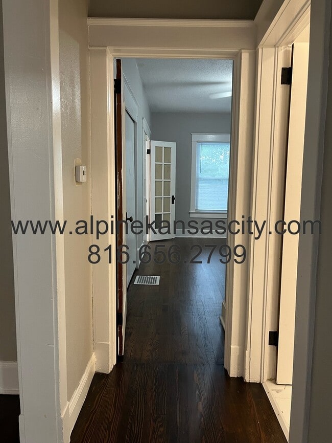 Building Photo - Updated Bungalow in Center District! Section 8 OK.