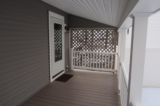 Building Photo - 5 Green St