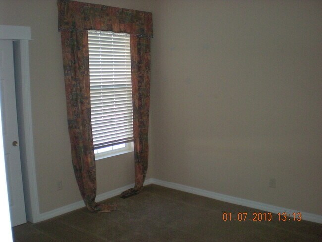 Building Photo - Beautiful 3 Bedroom 2 Bathroom House  **NE...
