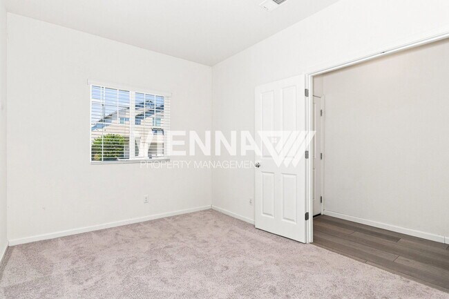 Building Photo - 3033 Welton Cir