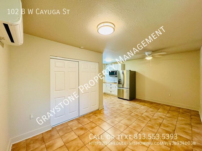 Building Photo - "Bright & Airy 1 Bed/1 Bath Studio Near Do...