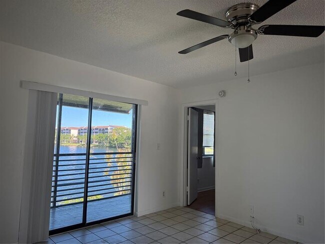 Building Photo - 10007 Winding Lake Rd