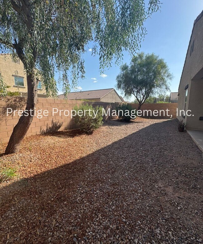 Building Photo - Spacious 4+Den/3 Northwest Home!
