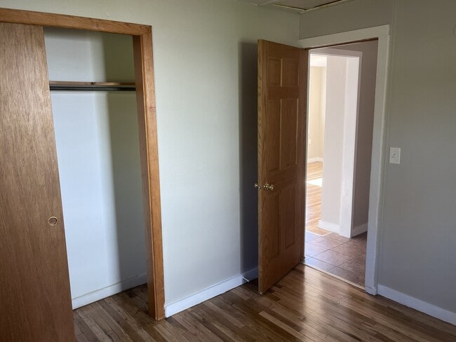 Building Photo - 724 Silver St