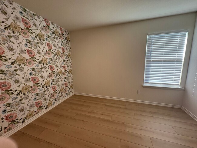 Building Photo - Pristine in Princeton!