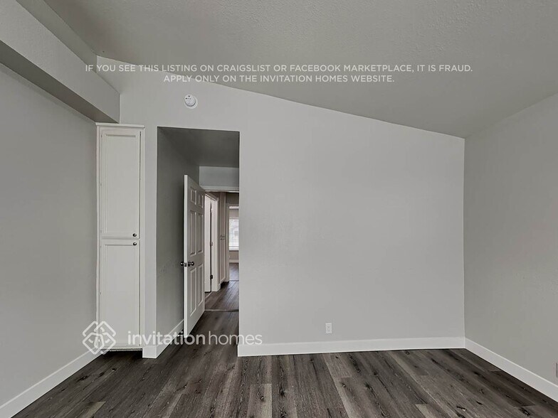Building Photo - 2701 Hillcrest Dr