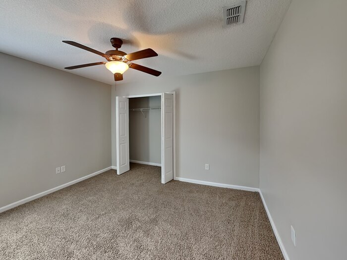 Building Photo - 244 Bridgeport Ln