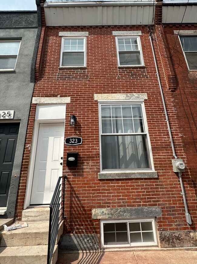 Building Photo - 2 bedrooms 1.5 bathroom House in South Phi...