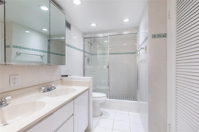 Building Photo - 6039 Collins Ave