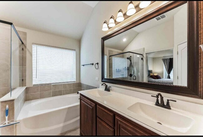 Building Photo - 207 Arborside Dr