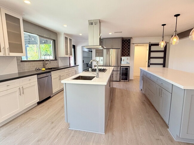 Building Photo - 8139 E Mulberry St