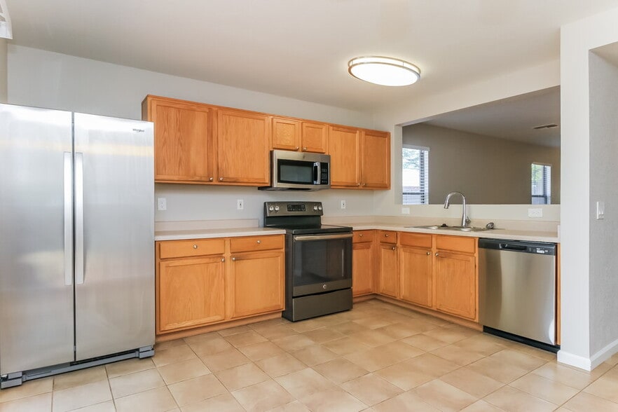 Building Photo - 1006 S Clancy Cir