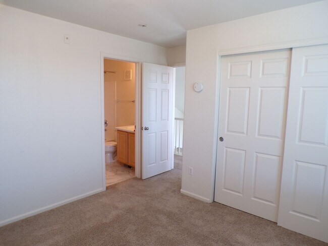 Building Photo - Spacious 2-Bed, 2.5-Bath Condo in Cherry C...