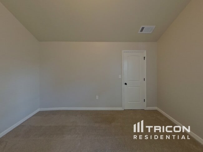 Building Photo - 142 Massey Ln