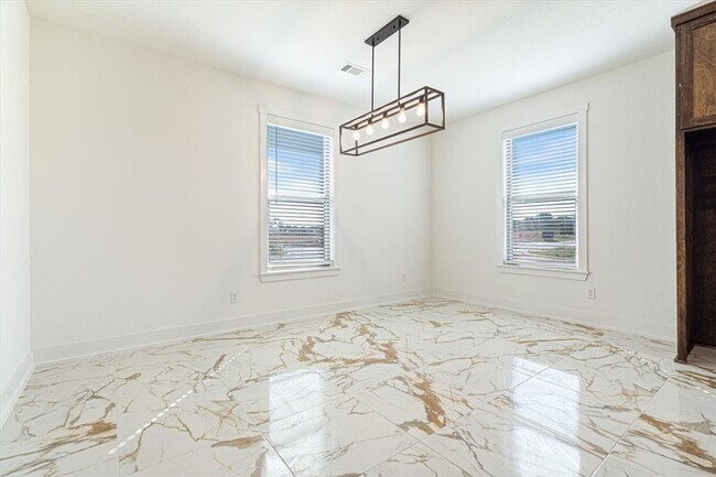 Building Photo - 6900 SW High Meadow Blvd