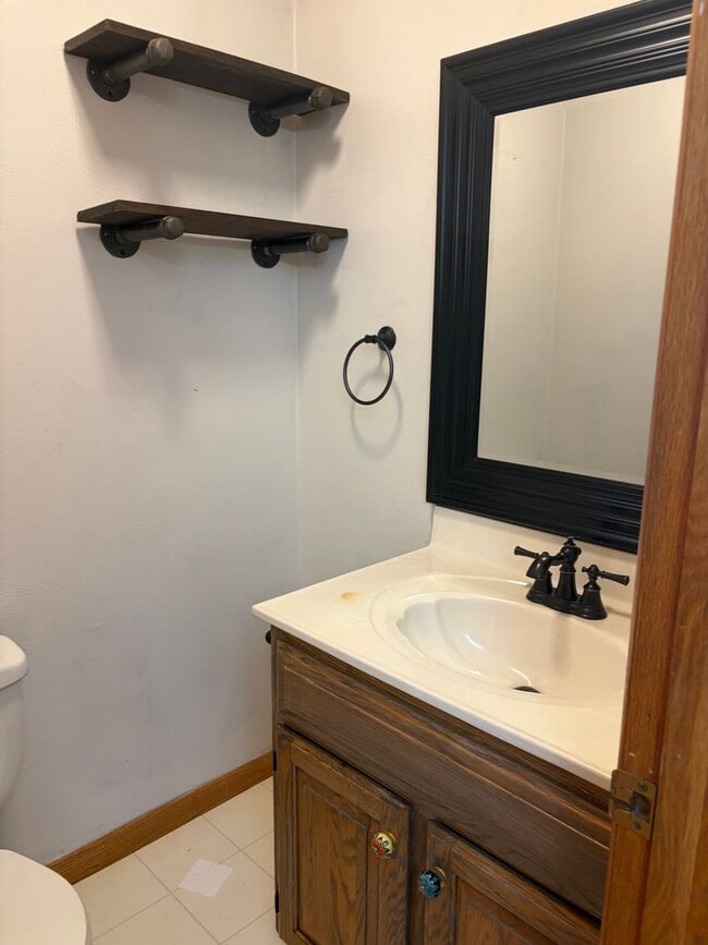 Building Photo - Cross Lanes Townhouse