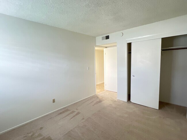 Building Photo - NORTHWEST BAKERSFIELD