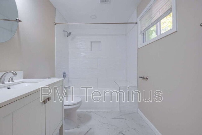 Building Photo - 3442 Longleaf Dr