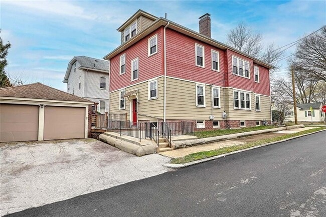 Building Photo - 371 Mt Pleasant Ave