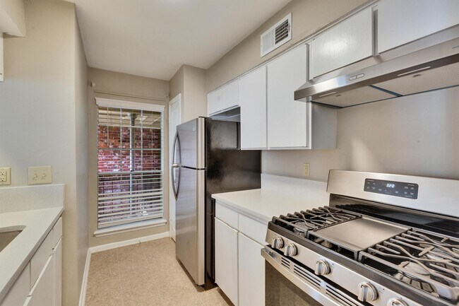 Building Photo - 7920 Rockwood Ln