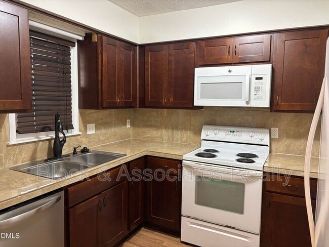 Building Photo - 728 Branniff Dr