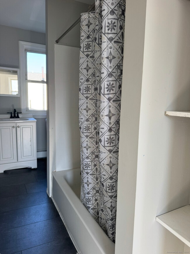 Building Photo - 192 Shaw St