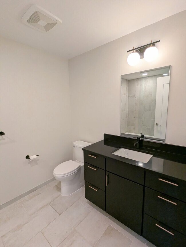 Building Photo - 2 Bedroom 2 Bathroom Condo at the Lawrence...