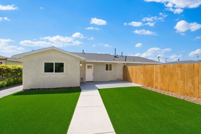 Building Photo - 2718 Oceanside Blvd