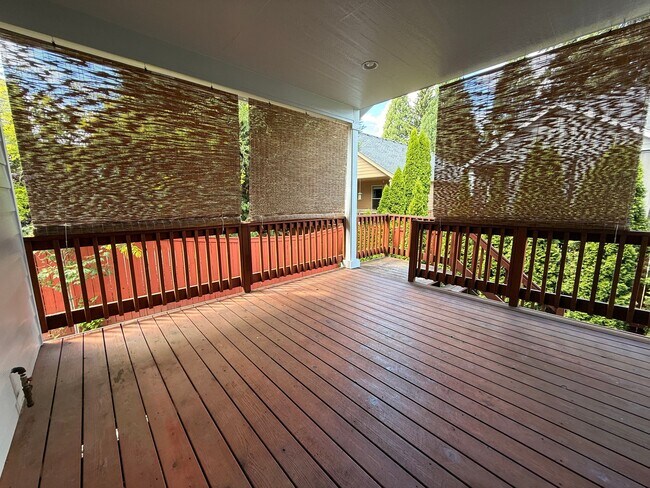 Building Photo - 2626 NE Hawthorne Cir