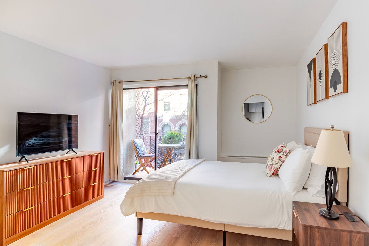 Building Photo - 328 W 11th St