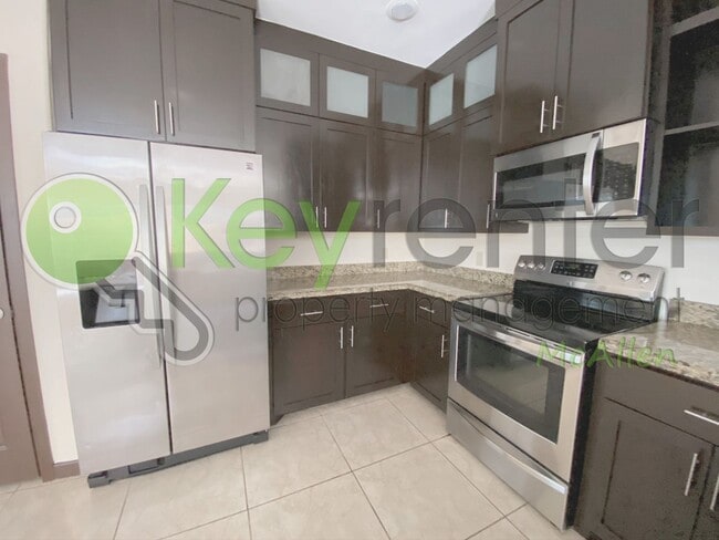 Building Photo - 2B/2.5B Townhome in gated community now available in Mcallen TX ( Jackson & Nolana )