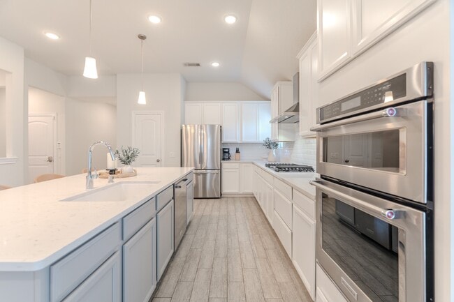 Building Photo - 130 Pioneer Canyon Pl