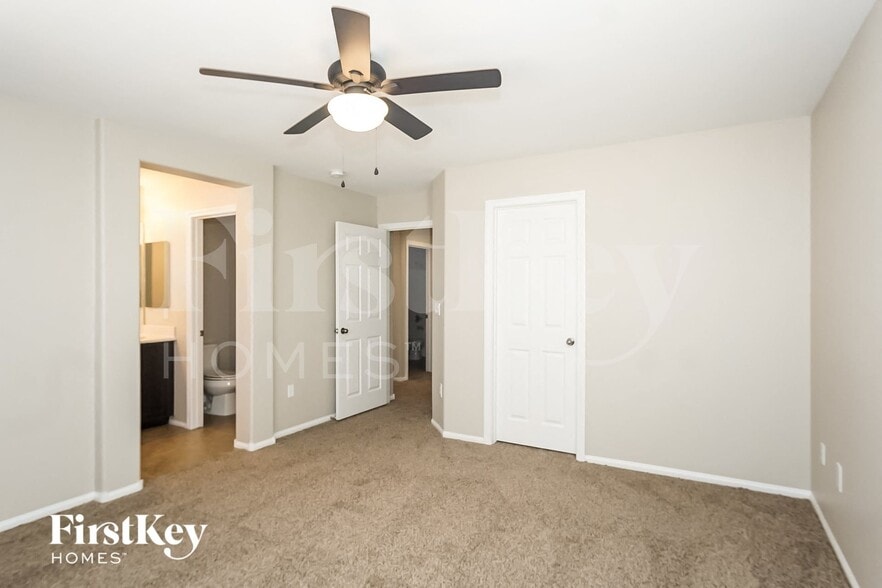 Building Photo - 10611 Moss Lake St