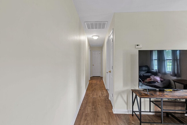 Building Photo - 203 Noble Ct