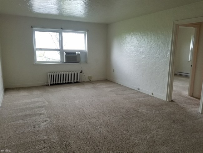 Building Photo - 1 br, 1 bath Apartment - 5700 Munhall Road #3