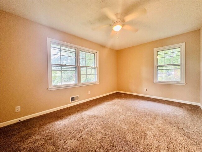 Building Photo - 6150 Mallory Rd