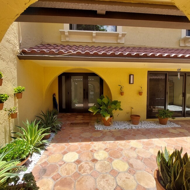 Primary Photo - 3871 Alcantara Ave